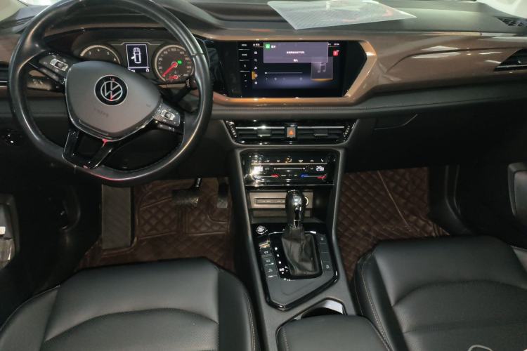 Used Volkswagen Tharu 2021 280TSI Two-Wheel-Drive Luxury Plus Edition Center Console