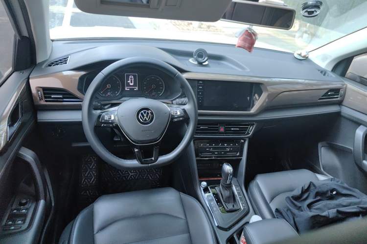 Used Volkswagen Tharu 2021 280TSI Two-Wheel-Drive Luxury Plus Edition Center Console