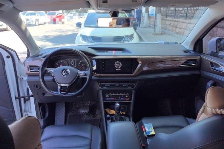 Used Volkswagen Tharu 2021 280TSI Two-Wheel-Drive Luxury Plus Edition Center Console