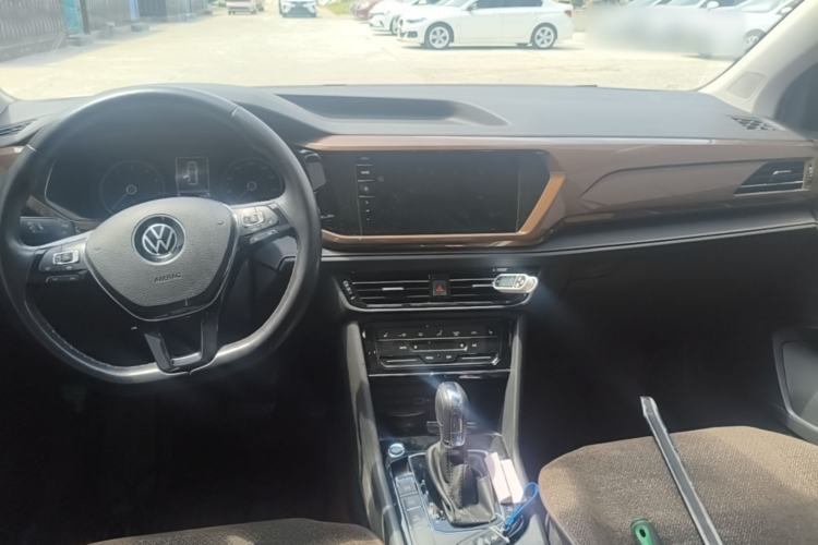 Used Volkswagen Tharu 2021 280TSI Two-Wheel-Drive Luxury Plus Edition Center Console