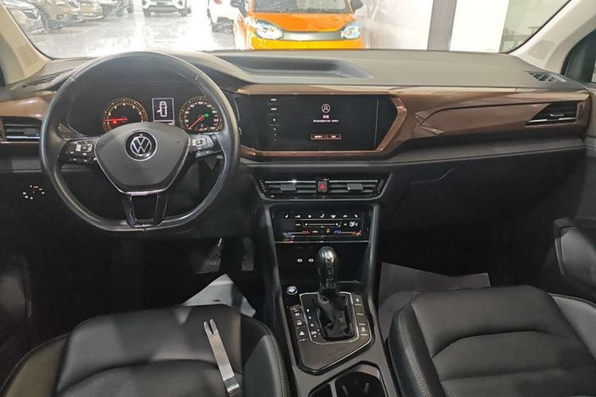 Used Volkswagen Tharu 2021 280TSI Two-Wheel-Drive Luxury Plus Edition Center Console