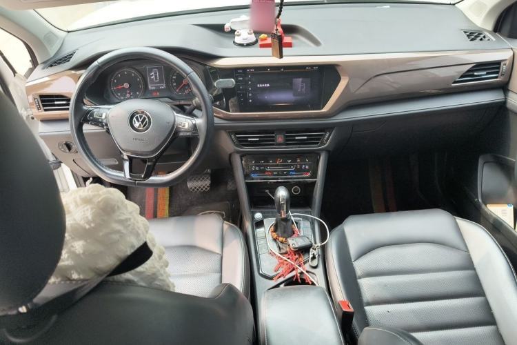 Used Volkswagen Tharu 2021 280TSI Two-Wheel-Drive Luxury Plus Edition Center Console
