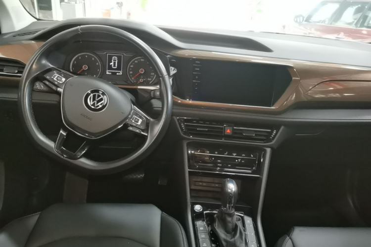Used Volkswagen Tharu 2021 280TSI Two-Wheel-Drive Luxury Plus Edition Center Console