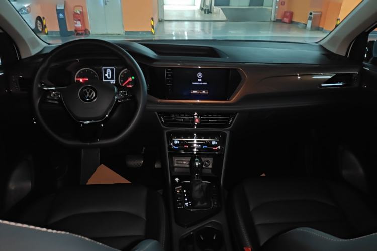 Used Volkswagen Tharu 2021 330TSI All-Wheel Drive Luxury PLUS Version Center Console