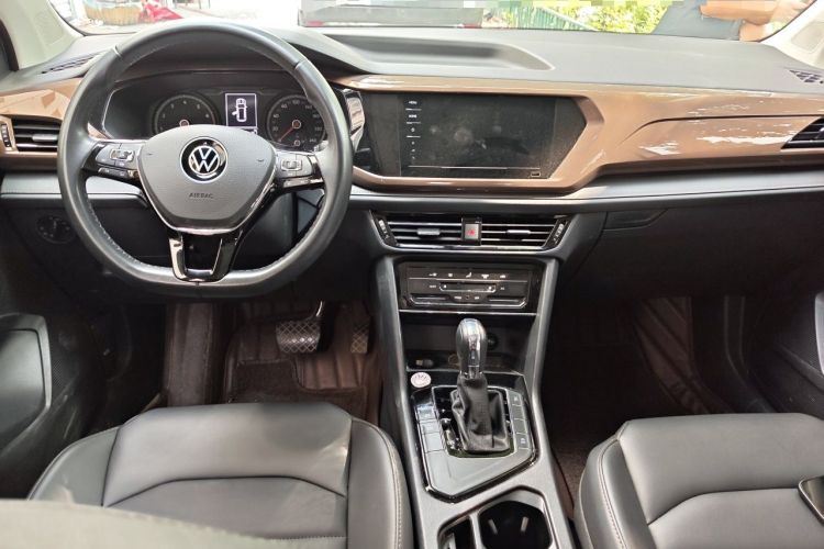 Used Volkswagen Tharu 2021 280TSI Two-Wheel Drive Trend Edition Center Console