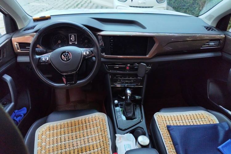 Used Volkswagen Tharu 2021 280TSI Two-Wheel-Drive Luxury Plus Edition Center Console