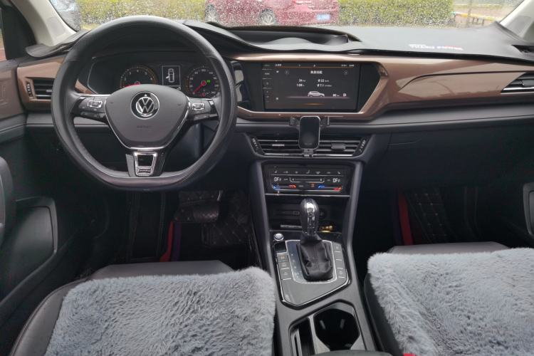 Used Volkswagen Tharu 2021 280TSI Two-Wheel-Drive Luxury Edition Center Console