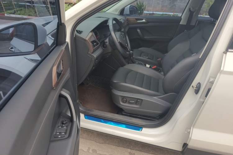 Used Volkswagen Tharu 2021 330TSI All-Wheel Drive Luxury PLUS Version Driver Seat