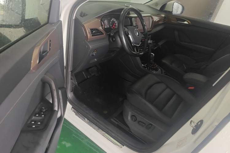 Used Volkswagen Tharu 2021 280TSI Two-Wheel-Drive Luxury Plus Edition Driver Seat