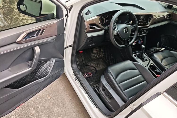 Used Volkswagen Tharu 2021 280TSI Two-Wheel-Drive Luxury Plus Edition Driver Seat