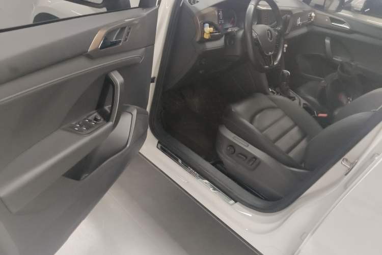 Used Volkswagen Tharu 2021 280TSI Two-Wheel-Drive Luxury Plus Edition Driver Seat
