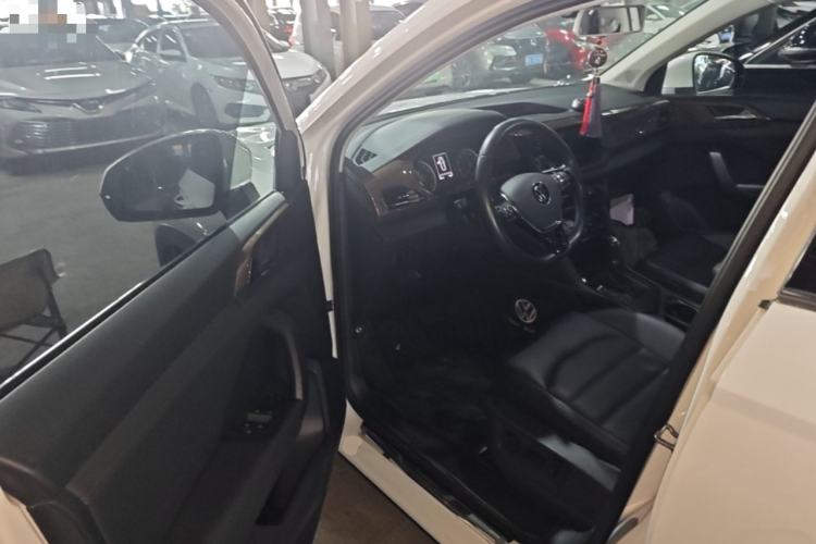 Used Volkswagen Tharu 2021 280TSI Two-Wheel-Drive Luxury Plus Edition Driver Seat