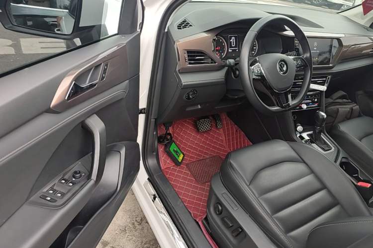 Used Volkswagen Tharu 2021 330TSI All-Wheel Drive Luxury PLUS Version Driver Seat