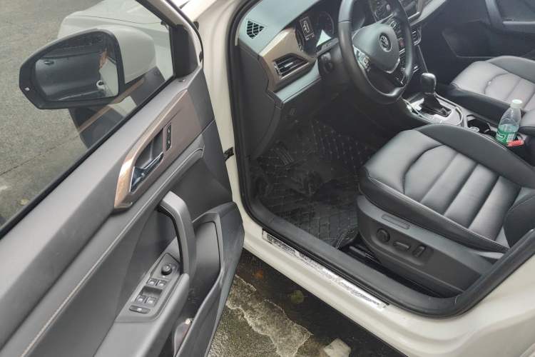 Used Volkswagen Tharu 2021 280TSI Two-Wheel-Drive Luxury Plus Edition Driver Seat