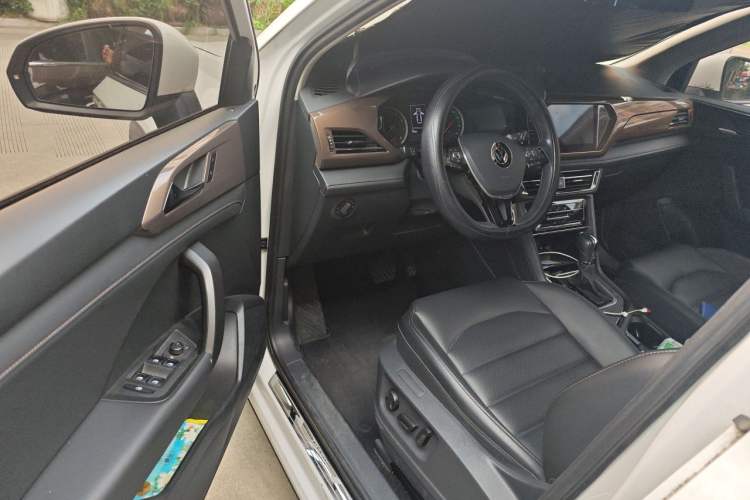 Used Volkswagen Tharu 2021 280TSI Two-Wheel-Drive Luxury Plus Edition Driver Seat