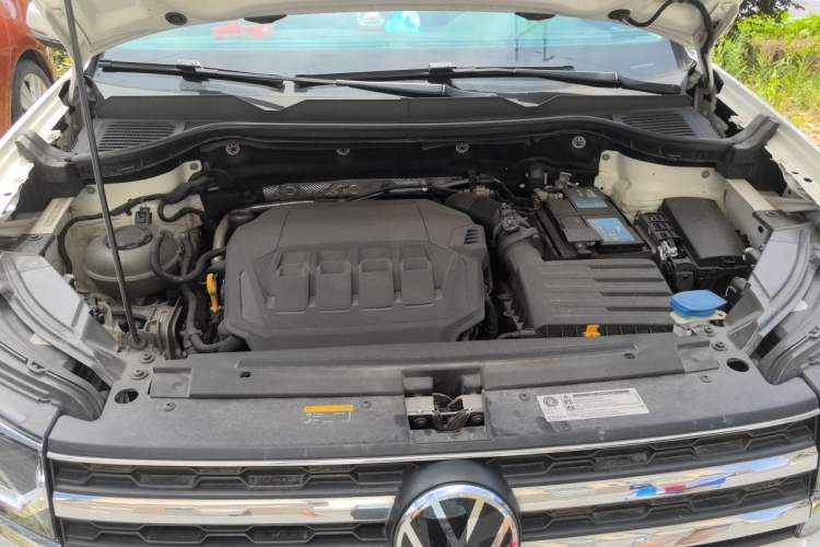 Used Volkswagen Tharu 2021 330TSI All-Wheel Drive Luxury PLUS Version Engine Bay