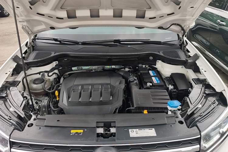 Used Volkswagen Tharu 2021 330TSI All-Wheel Drive Luxury PLUS Version Engine Bay