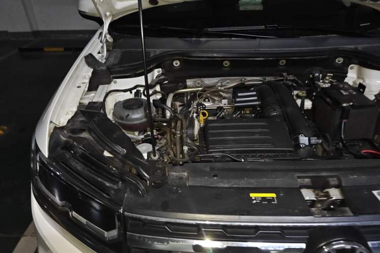 Used Volkswagen Tharu 2021 280TSI Two-Wheel-Drive Luxury Plus Edition Engine Bay Right