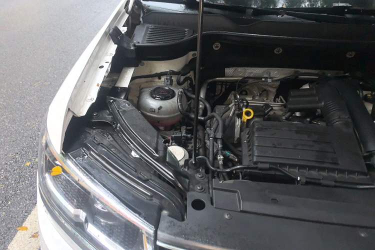 Used Volkswagen Tharu 2021 280TSI Two-Wheel-Drive Luxury Plus Edition Engine Bay Right
