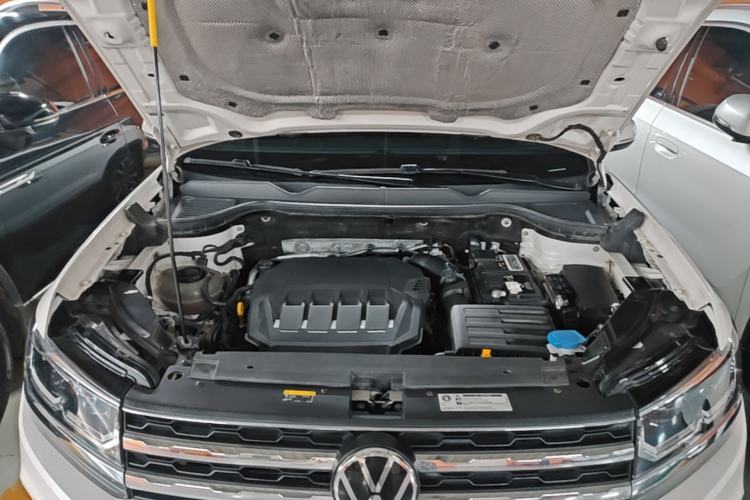 Used Volkswagen Tharu 2021 330TSI All-Wheel Drive Luxury PLUS Version Engine Bay