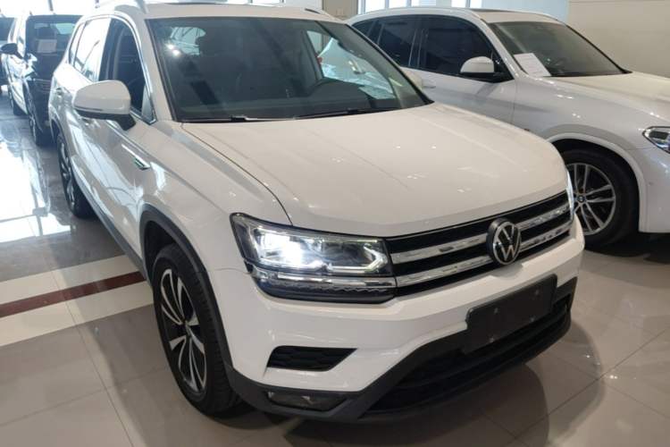 Used Volkswagen Tharu 2021 280TSI Two-Wheel-Drive Luxury Plus Edition Front Right 45 Deg
