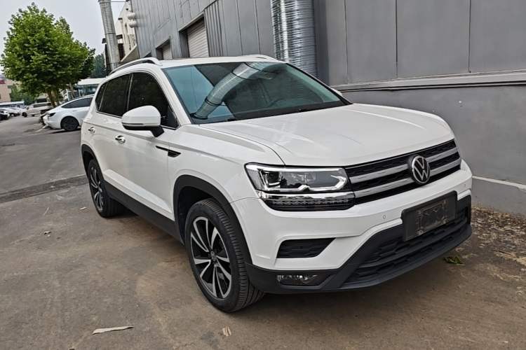 Used Volkswagen Tharu 2021 280TSI Two-Wheel-Drive Luxury Plus Edition Front Right 45 Deg