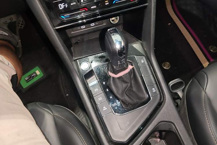 Used Volkswagen Tharu 2021 280TSI Two-Wheel-Drive Luxury Plus Edition Gear Lever