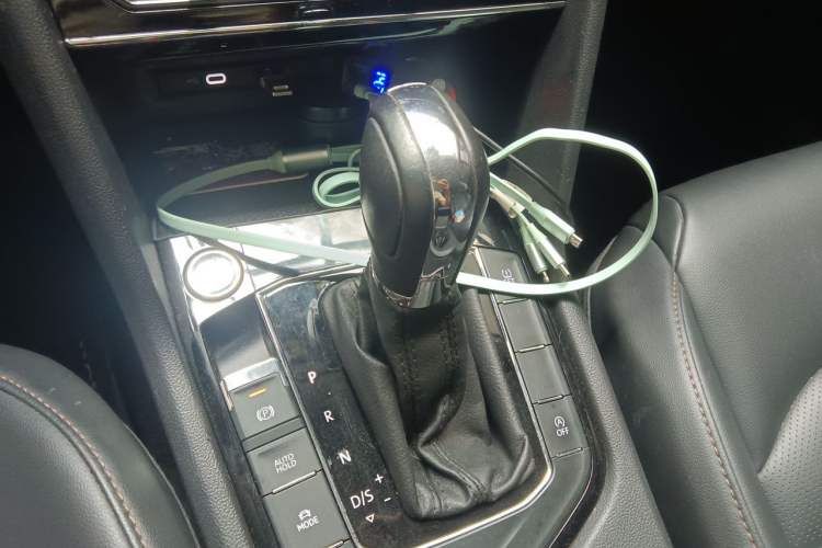 Used Volkswagen Tharu 2021 280TSI Two-Wheel-Drive Luxury Plus Edition Gear Lever