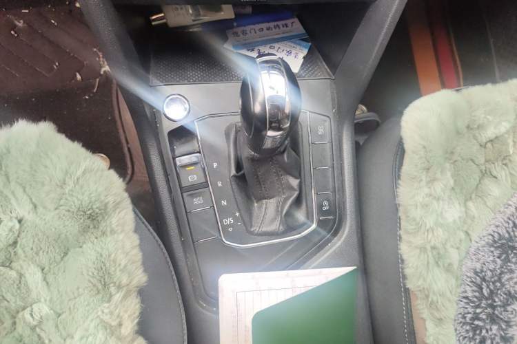 Used Volkswagen Tharu 2021 280TSI Two-Wheel Drive Trend Edition Gear Lever