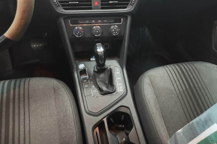 Used Volkswagen Tharu 2021 280TSI Two-Wheel Drive Trend Edition Gear Lever