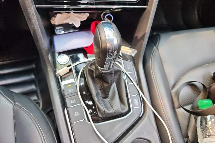 Used Volkswagen Tharu 2021 280TSI Two-Wheel-Drive Luxury Plus Edition Gear Lever