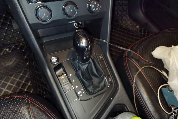 Used Volkswagen Tharu 2021 280TSI Two-Wheel Drive Trend Edition Gear Lever