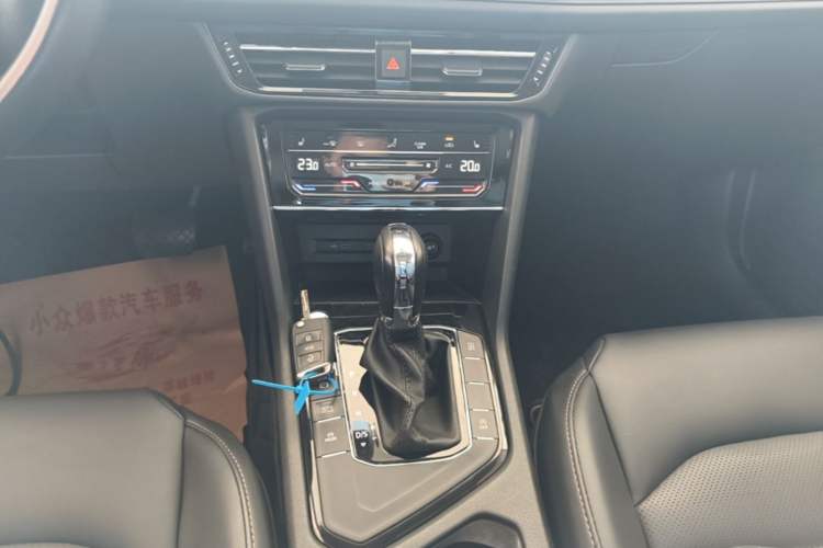 Used Volkswagen Tharu 2021 280TSI Two-Wheel-Drive Luxury Plus Edition Gear Lever