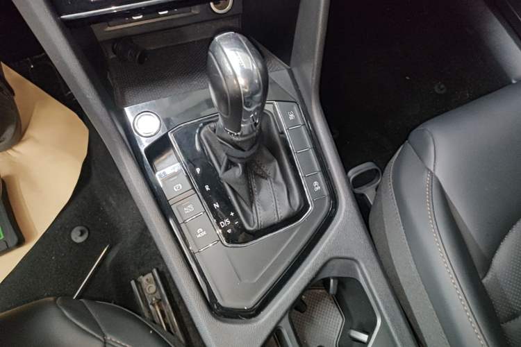 Used Volkswagen Tharu 2021 280TSI Two-Wheel-Drive Luxury Plus Edition Gear Lever