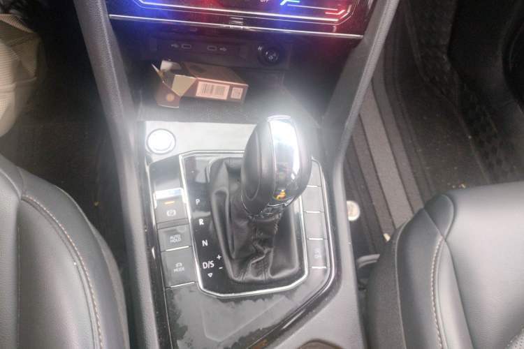 Used Volkswagen Tharu 2021 280TSI Two-Wheel-Drive Luxury Plus Edition Gear Lever