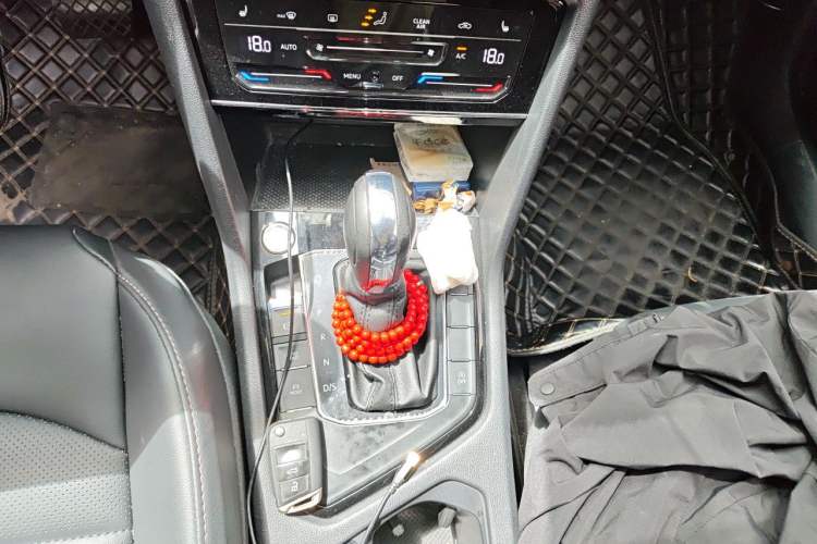 Used Volkswagen Tharu 2021 330TSI All-Wheel Drive Luxury PLUS Version Gear Lever
