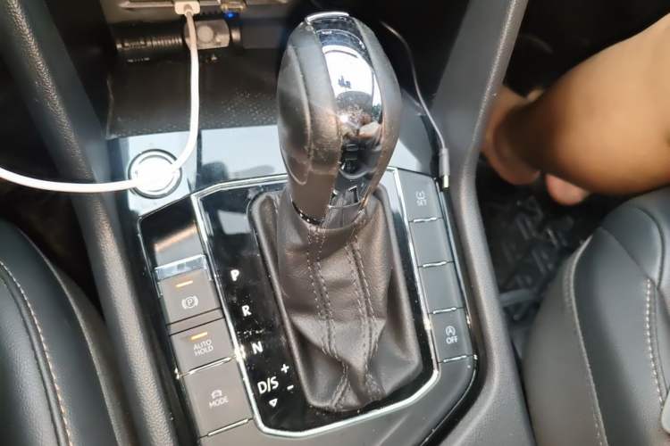 Used Volkswagen Tharu 2021 280TSI Two-Wheel-Drive Luxury Plus Edition Gear Lever