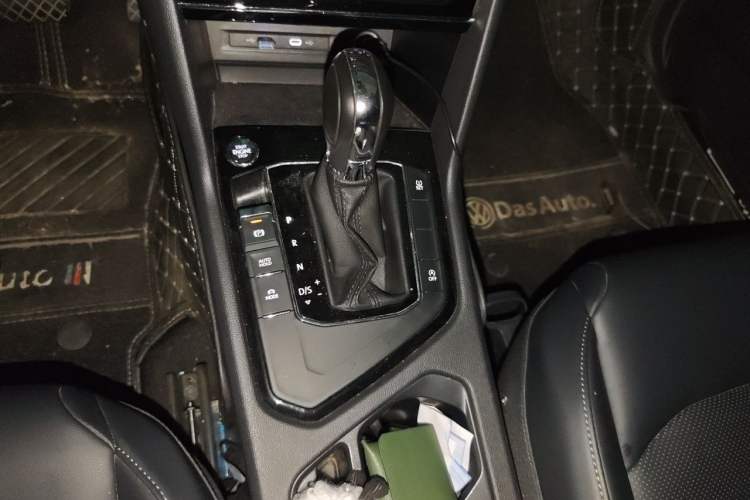 Used Volkswagen Tharu 2021 280TSI Two-Wheel-Drive Luxury Plus Edition Gear Lever