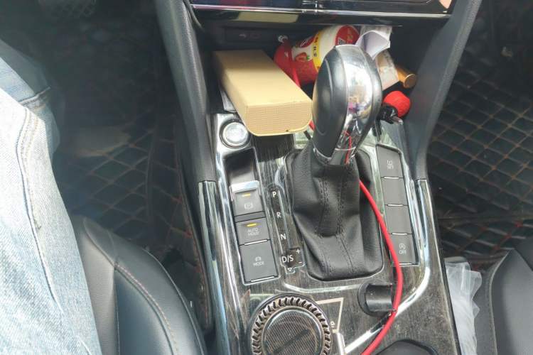 Used Volkswagen Tharu 2021 280TSI Two-Wheel-Drive Luxury Plus Edition Gear Lever