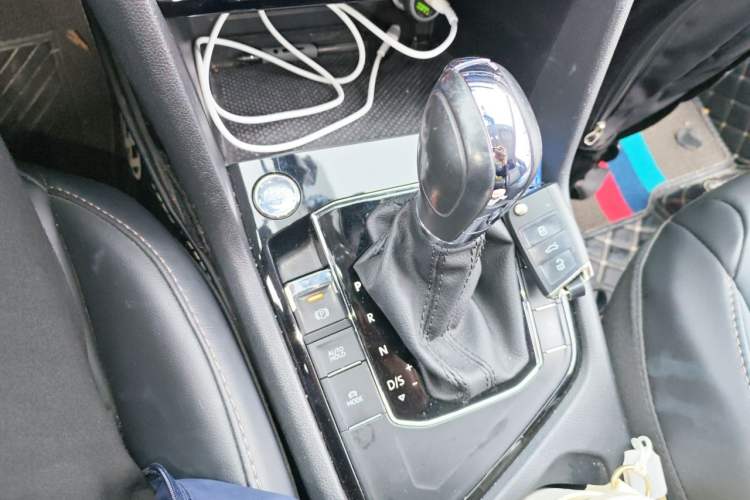 Used Volkswagen Tharu 2021 280TSI Two-Wheel-Drive Luxury Plus Edition Gear Lever