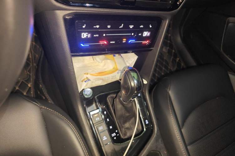 Used Volkswagen Tharu 2021 280TSI Two-Wheel-Drive Luxury Plus Edition Gear Lever