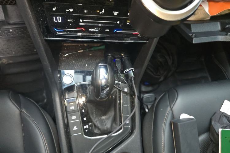 Used Volkswagen Tharu 2021 280TSI Two-Wheel-Drive Luxury Plus Edition Gear Lever