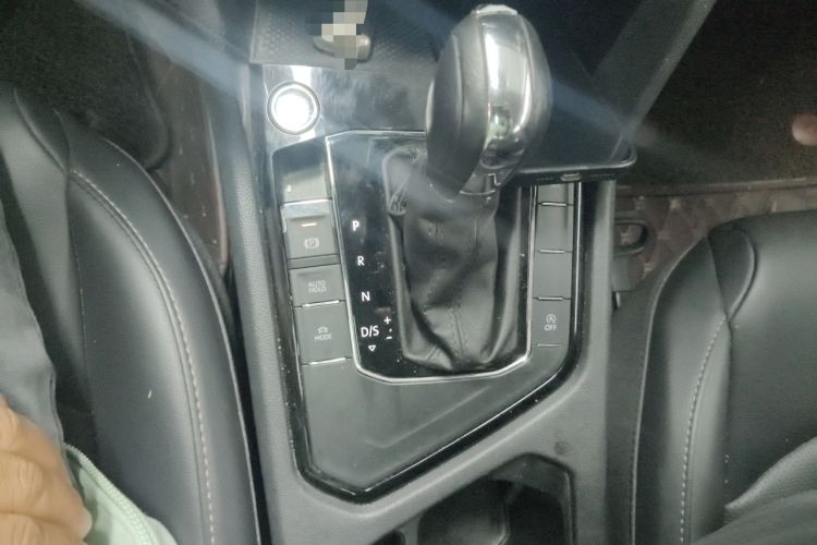 Used Volkswagen Tharu 2021 280TSI Two-Wheel-Drive Luxury Plus Edition Gear Lever