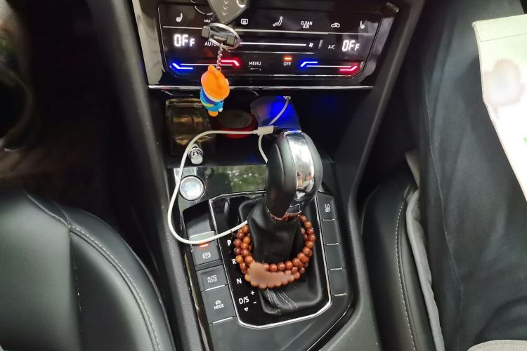 Used Volkswagen Tharu 2021 280TSI Two-Wheel-Drive Luxury Plus Edition Gear Lever