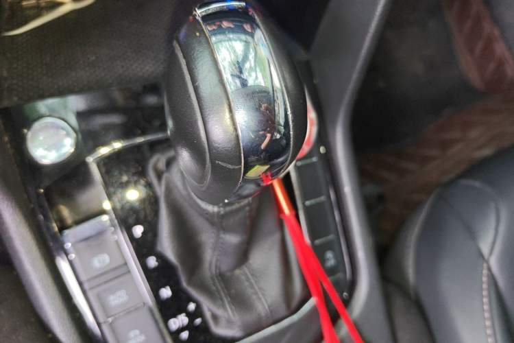 Used Volkswagen Tharu 2021 280TSI Two-Wheel-Drive Luxury Plus Edition Gear Lever