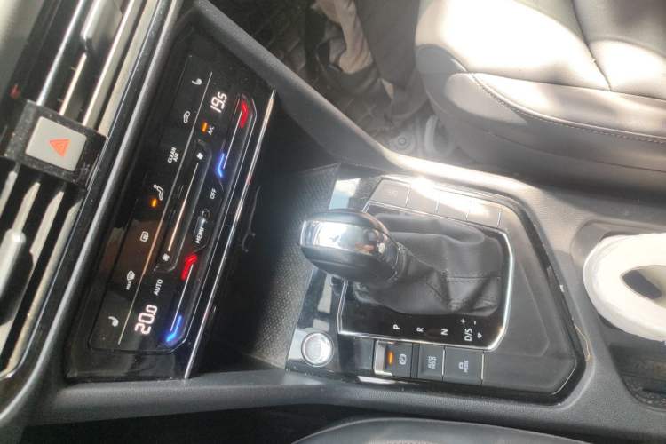 Used Volkswagen Tharu 2021 280TSI Two-Wheel-Drive Luxury Edition Gear Lever