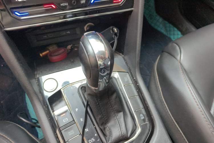 Used Volkswagen Tharu 2021 280TSI Two-Wheel-Drive Luxury Plus Edition Gear Lever