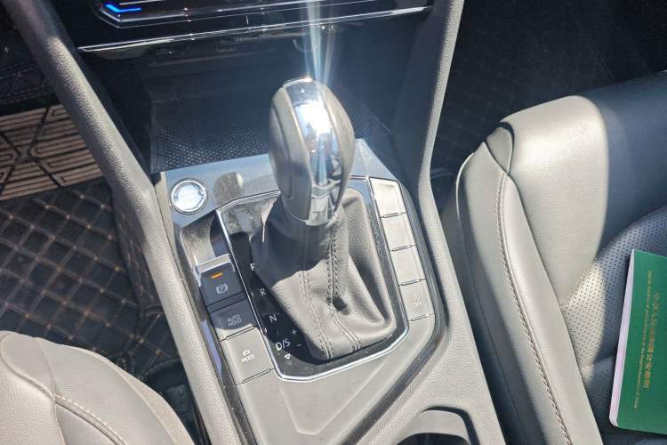 Used Volkswagen Tharu 2021 280TSI Two-Wheel-Drive Luxury Plus Edition Gear Lever