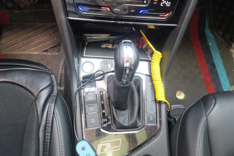 Used Volkswagen Tharu 2021 280TSI Two-Wheel-Drive Luxury Plus Edition Gear Lever