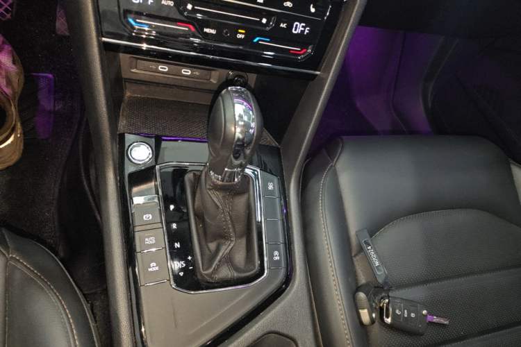 Used Volkswagen Tharu 2021 330TSI All-Wheel Drive Luxury PLUS Version Gear Lever
